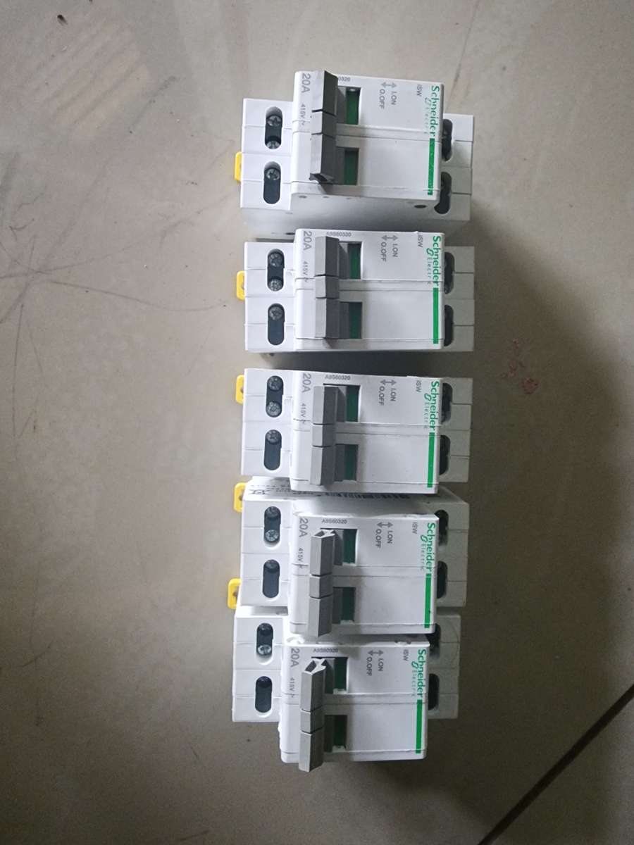 Schneider ISW 20A breakers