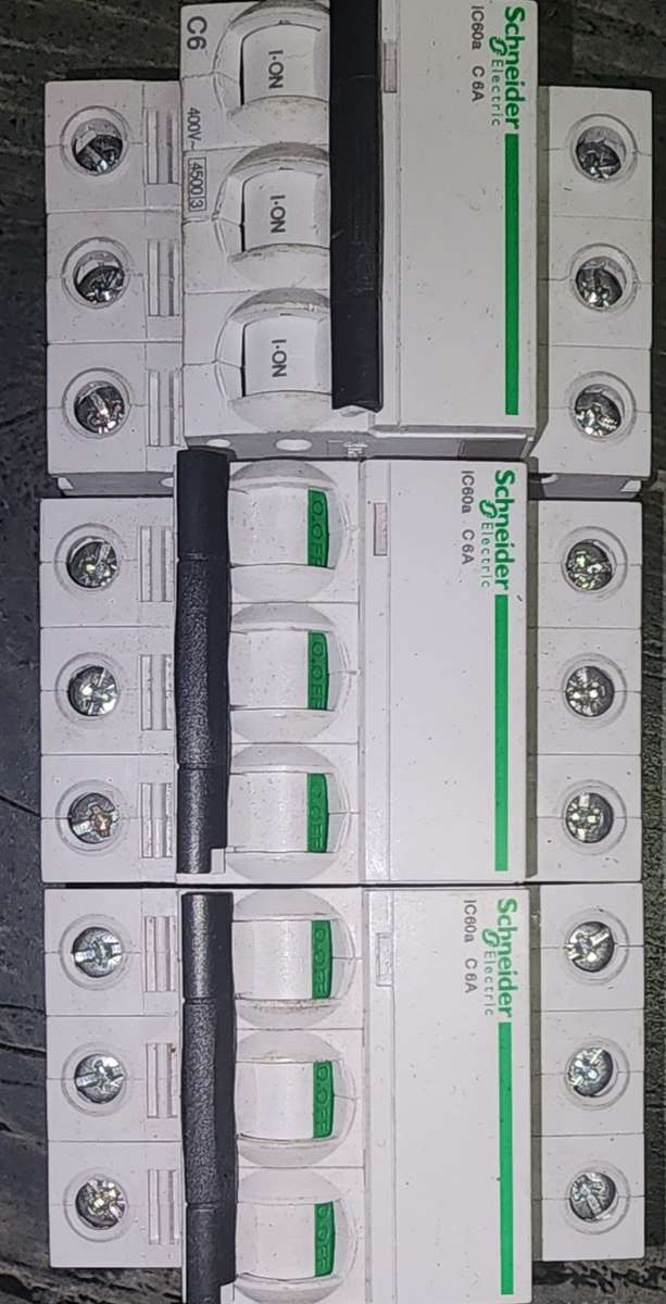 Schneider 3pole breaker 6A