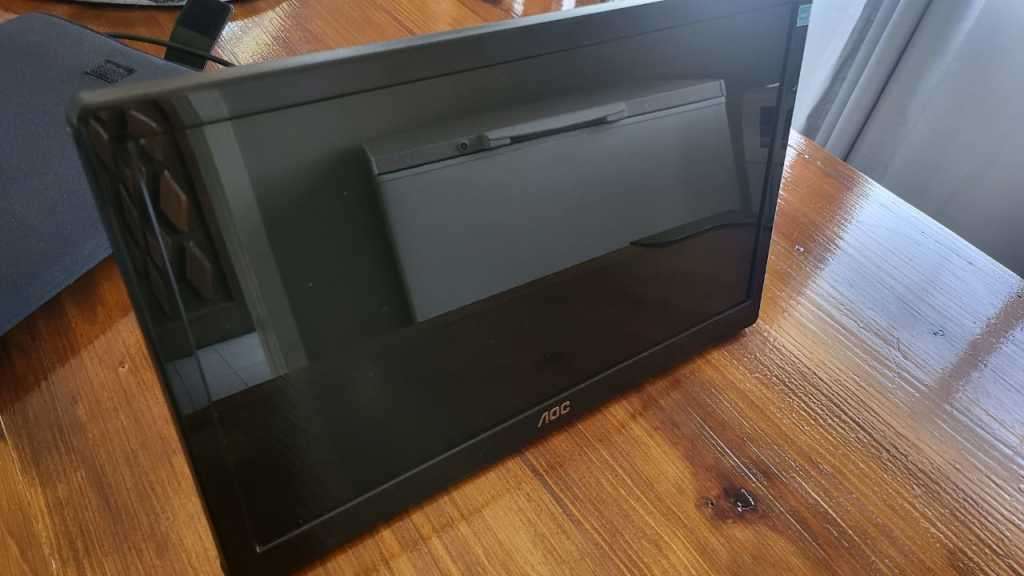 AOC E1659FWU 16` Portable LCD / LED Monitor