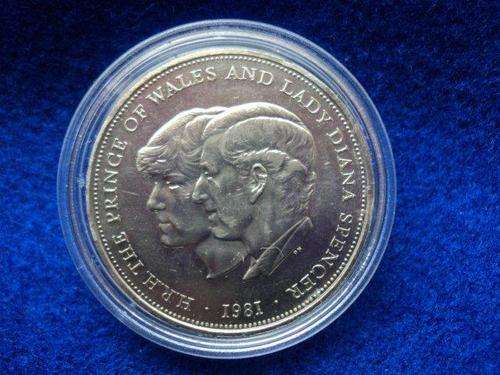 1981 Royal Wedding Diana & Charles Commemorative Crown - Used.
