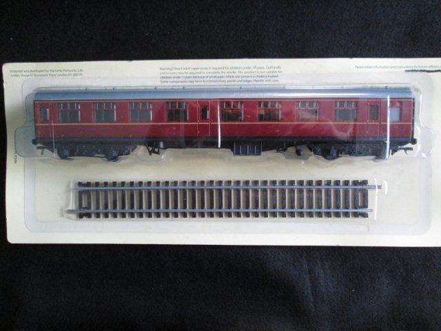 HO - No name Passenger Coach + 1 Track.