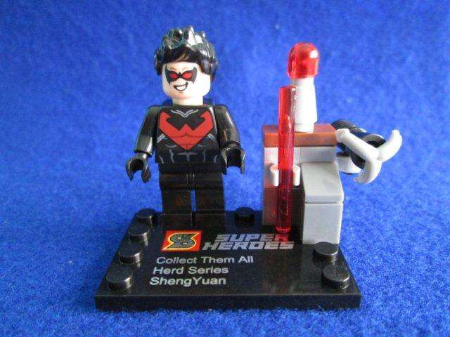 Super Heroes Minifigures - Not lego.  (Lego Compatible).