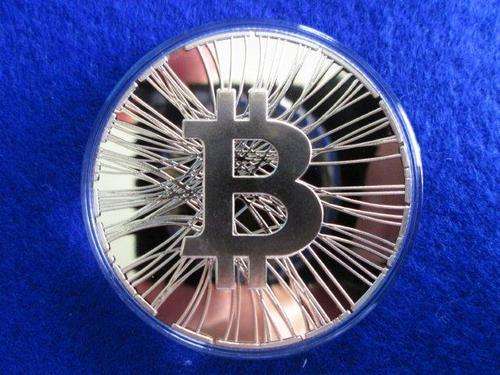 2013 Iron BTC Physical Bit Coin  Gold Plated Virtual Money 40mm.