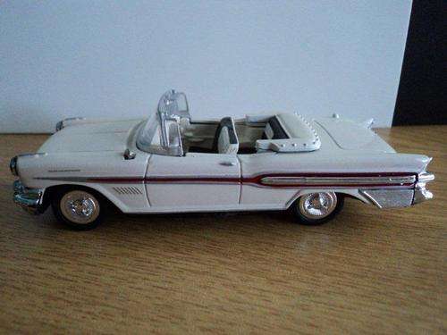NewRay - 1957 Pontiac Bonneville.