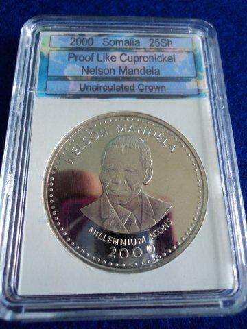 BEAUTIFULL MANDELA CROWN - PROOFLIKE 38mm  UNCIRCULATED 25Sh MILLENNIUM ICONS.