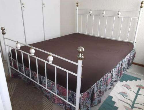 WHITE METAL QUEEN SIZE DOUBLE BED - 152cm wide