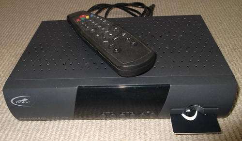 DSTV DECODER WITH REMOTE CONTROL & SMART CARD