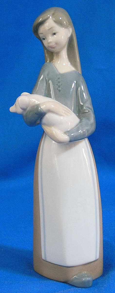 LLADRO - GIRL WITH PIGLET