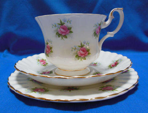 ROYAL ALBERT  "FORGET-ME-NOT ROSE"   TEA TRIO