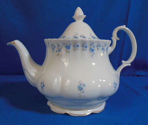 ROYAL ALBERT  "MEMORY LANE"   TEA POT