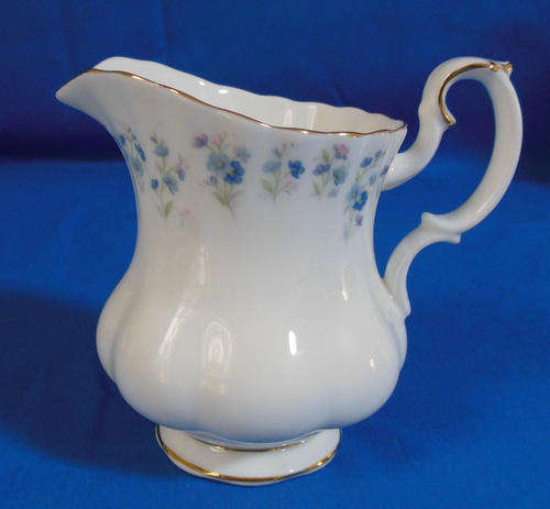 ROYAL ALBERT  "MEMORY LANE "  MILK JUG