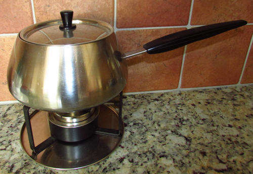 STAINLESS STEEL FONDUE SET with 2 Sets of Fondue Forks