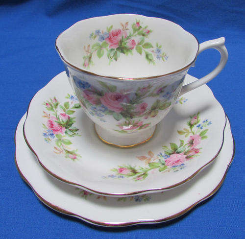 ROYAL ALBERT  "MOSS ROSE"  TRIO