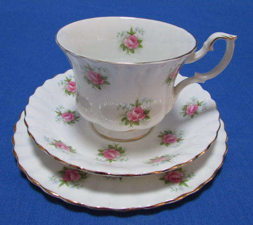 ROYAL ALBERT  "FORGET-ME-NOT ROSE"  TRIO