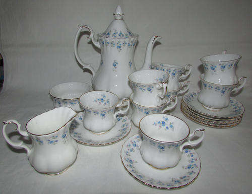 ROYAL ALBERT "MEMORY LANE" 19 piece COFFEE SET