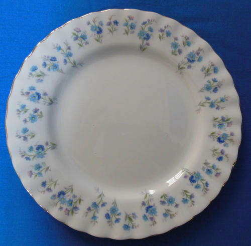ROYAL ALBERT  "MEMORY LANE "   CAKE PLATE