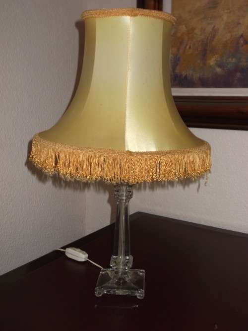 GLASS BASE TABLE LAMP WITH SHADE