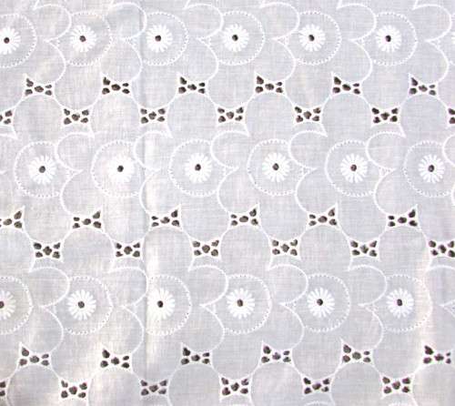 EMBROIDERED TABLE CLOTH WITH CROCHET BORDER