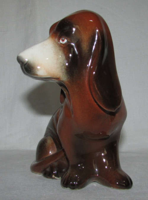LARGE SITTING DOG FIGURINE - BASSET ?  DACHSHUND ?