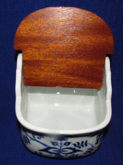 BLUE DANUBE SALT BOX WITH LID