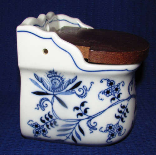 BLUE DANUBE SALT BOX WITH LID