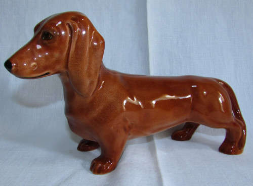 LARGE BESWICK TAN DACHSHUND DOG FIGURINE - 23cm long