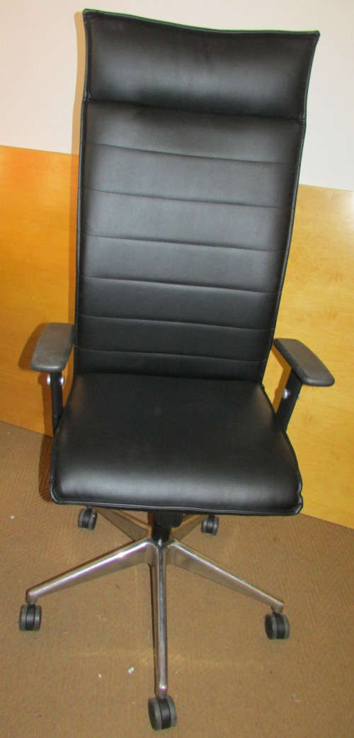 HIGHBACK OFFICE CHAIR WITH ARMS