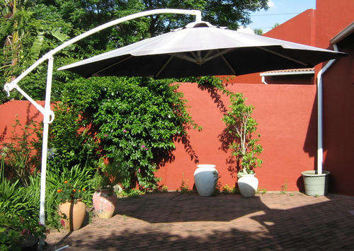 CANTILEVER GARDEN UMBRELLA