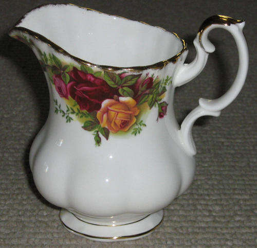 ROYAL ALBERT  "OLD COUNTRY ROSES"  MILK JUG