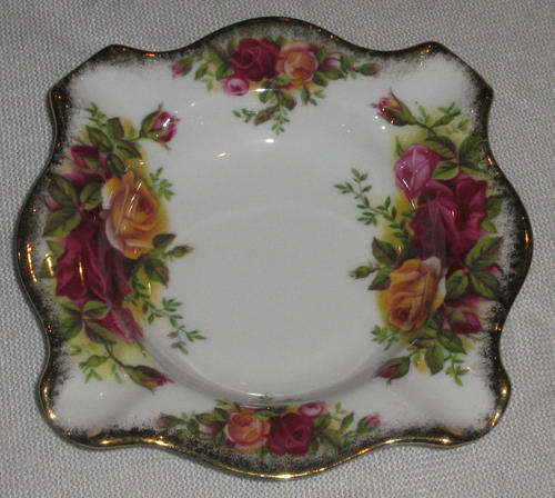 ROYAL ALBERT  "OLD COUNTRY ROSES"  ASHTRAY