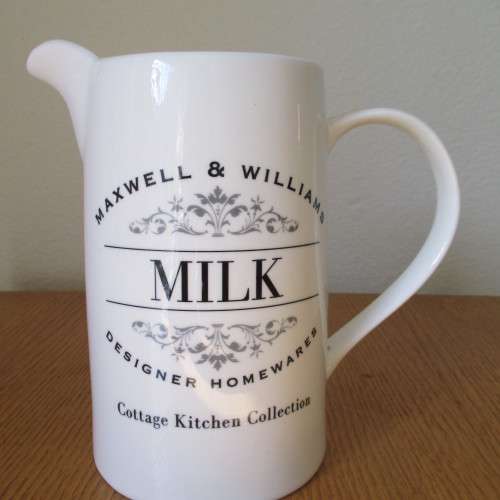 *** STUNNING MAXWELL AND WILLIAMS MILK JUG ***