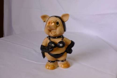 interesting!!! Kinky piggy figurine.