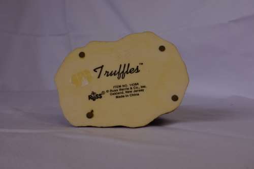 Truffles No14384 Collectible Pigs playing in a bucket, Figurine