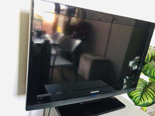 Samsung LCD TV Set