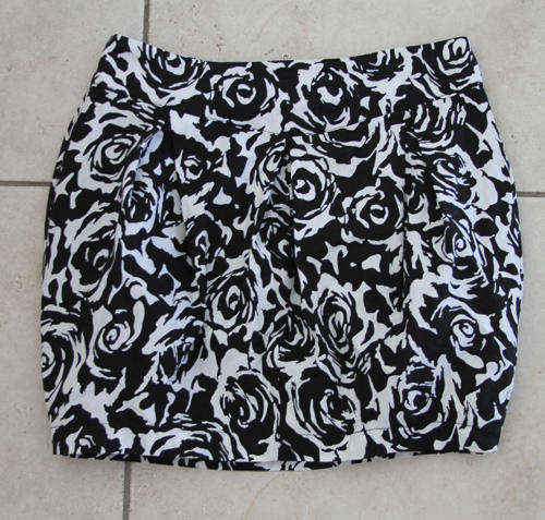 STUNNING Graphic Print Black White Bubble Skirt