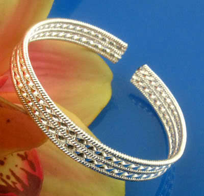 STERLING SILVER INTRICATE BANGLE