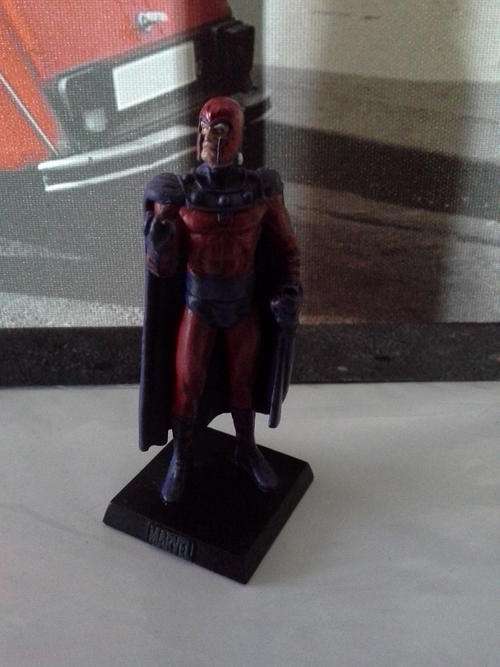 MARVEL FIGURINE CAST IN LEAD MAGNETO
