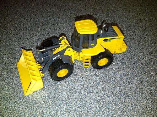 ERTL BELL L2706D WHEELED LOADER 1:50 SCALE DIE CAST MODEL REPLICA