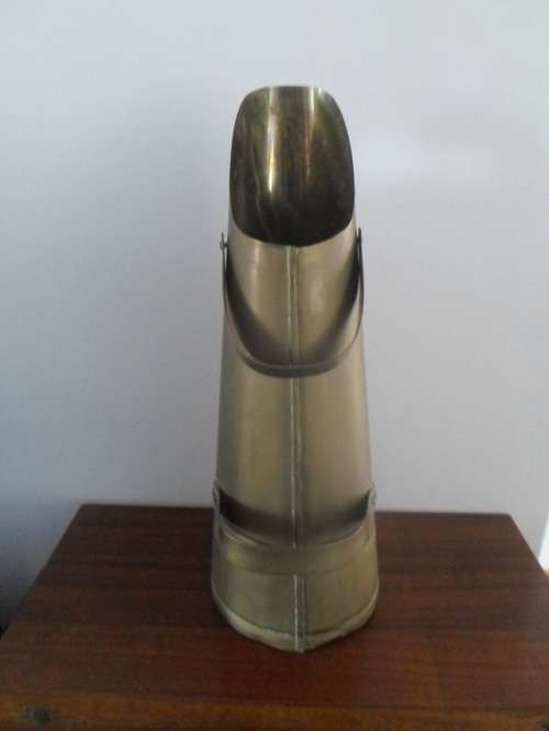 SOLID BRASS SKUTTLE HEIGHT 52.5CM WIDTH ACCROSS BOTTOM 20CM SEE PICS