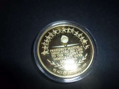 MANDELA GOLD PLATED MEDALLION UNSIRCULATED IN PLASTIC CAPSULE SEE PICS!!!!!