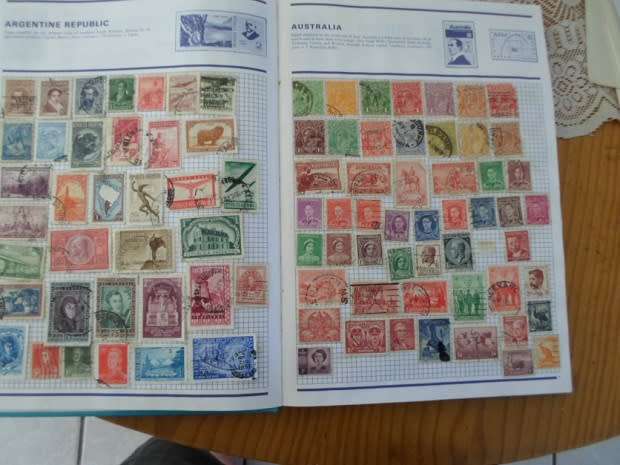 ALBUM  MIXED 932 WORLD STAMPS USED GOOD VALUE NOT ALL PAGES SCANNED SEE PICS