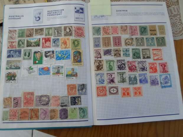 ALBUM  MIXED 932 WORLD STAMPS USED GOOD VALUE NOT ALL PAGES SCANNED SEE PICS