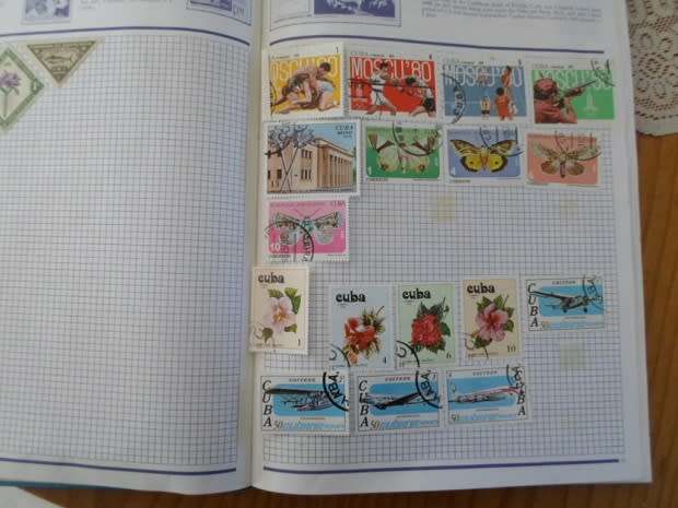 ALBUM  MIXED 932 WORLD STAMPS USED GOOD VALUE NOT ALL PAGES SCANNED SEE PICS