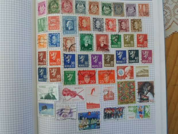 ALBUM  MIXED 932 WORLD STAMPS USED GOOD VALUE NOT ALL PAGES SCANNED SEE PICS
