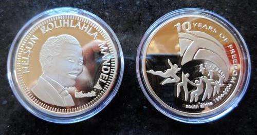 NELSON MANDELA 10 YEARS OF FREEDOM GOLD CLAD COIN IN PLASTIC CONTAINER SEE PICS