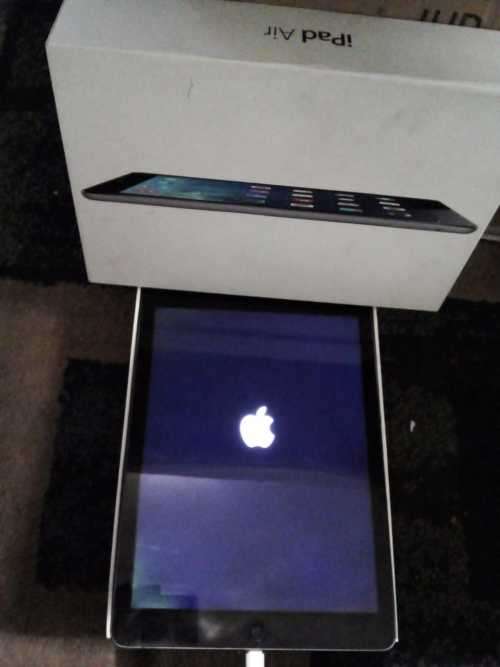 iPad Air WiFi + Sim + Box (Pls read)