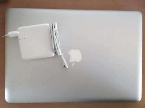 MacBook Pro 15-Inch Core i7 (Early 2011) - 2.2 GHz + MagSafe Charger
