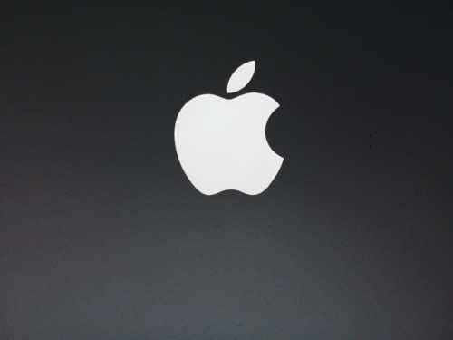 MacBook Pro 15-Inch Core i7 (Early 2011) - 2.2 GHz + MagSafe Charger