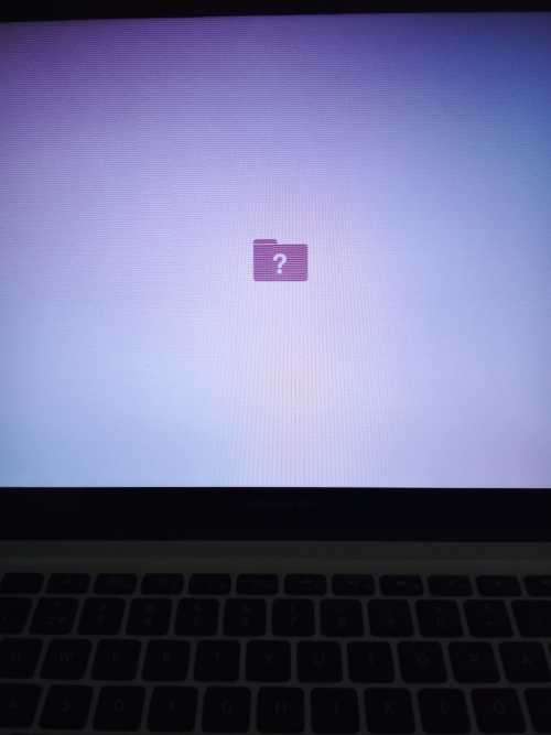 MacBook Pro 15-Inch Core i7 (Early 2011) - 2.2 GHz + MagSafe Charger