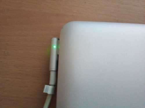 MacBook Pro 15-Inch Core i7 (Early 2011) - 2.2 GHz + MagSafe Charger